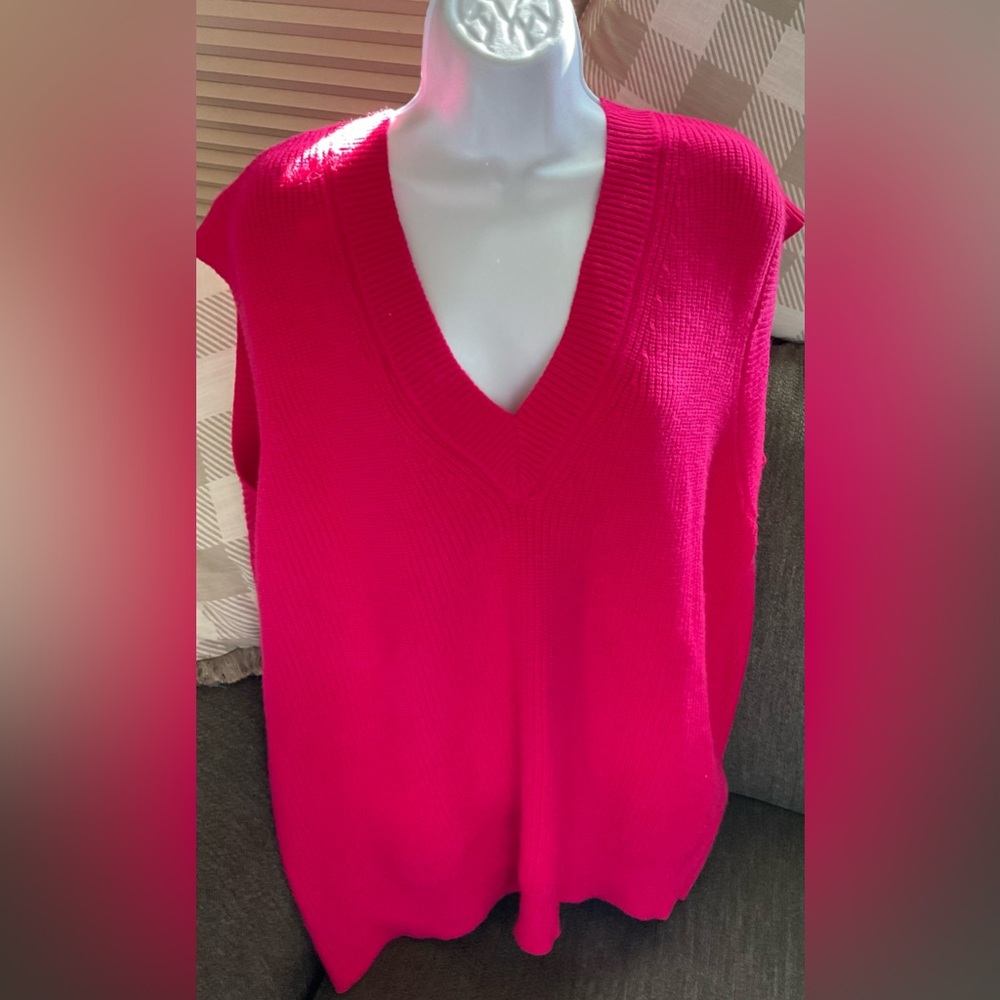 HYFVE Knit Sweater Vest V-Neck Large Fuchsia Pp 23” L 28” 100% polyester